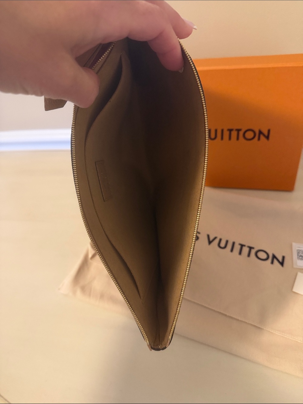 Louis Vuitton Monogram/ Sesame Daily Pouch - Picture 5 of 6